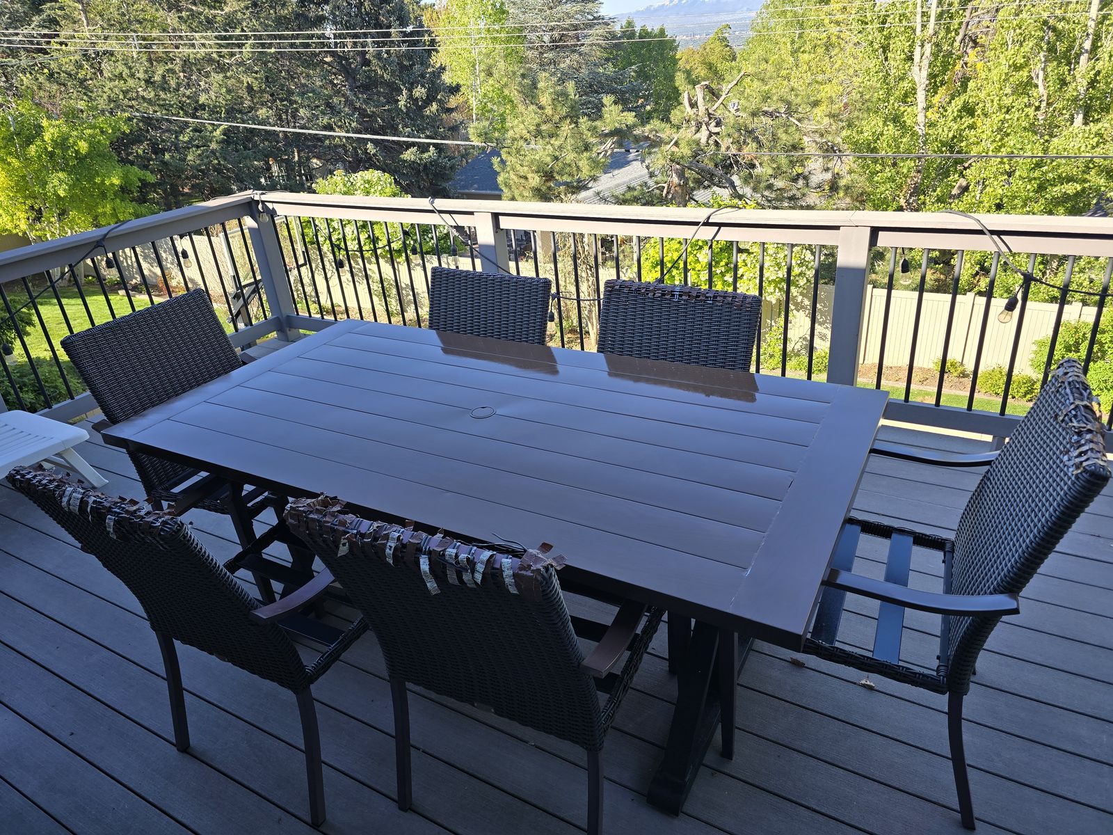Broyhill Outdoor Patio Dining Table – Seats 6