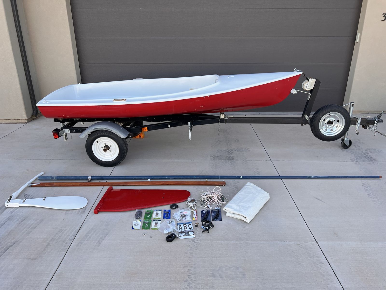Vintage 1963 10  foot sailboat dinghy racer with title!