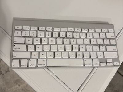 Apple Wireless Keyboard A1314 — Bluetooth