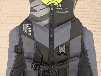 Hyperlite Men’s Large Life Jacket