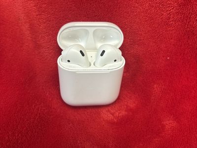 2nd Gen Apple AirPods