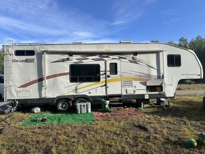 2006 Fleetwood gearbox 335fs toy hauler