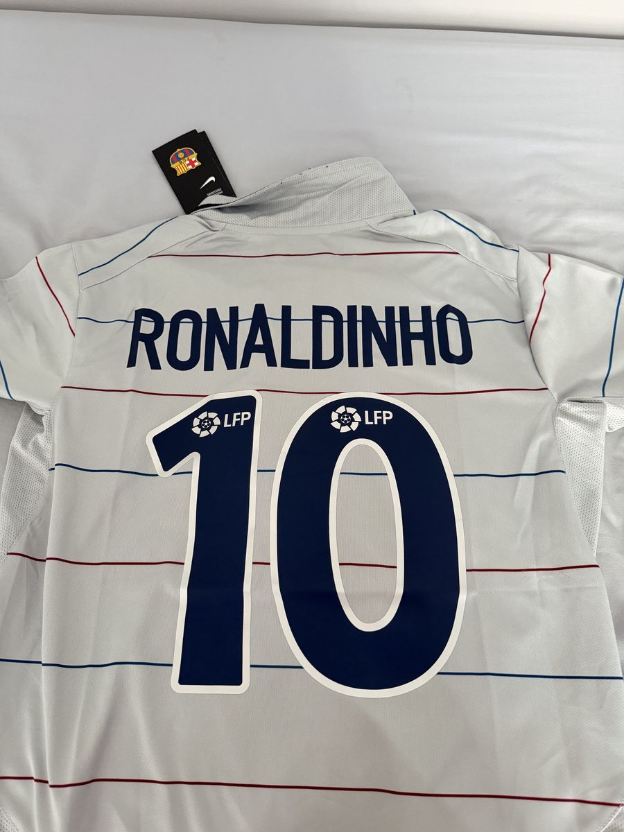 Nike FC Barcelona Ronaldinho #10 Soccer Jersey - Large, New with Tags