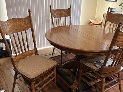 Vintage table - expandable - 6 chairs