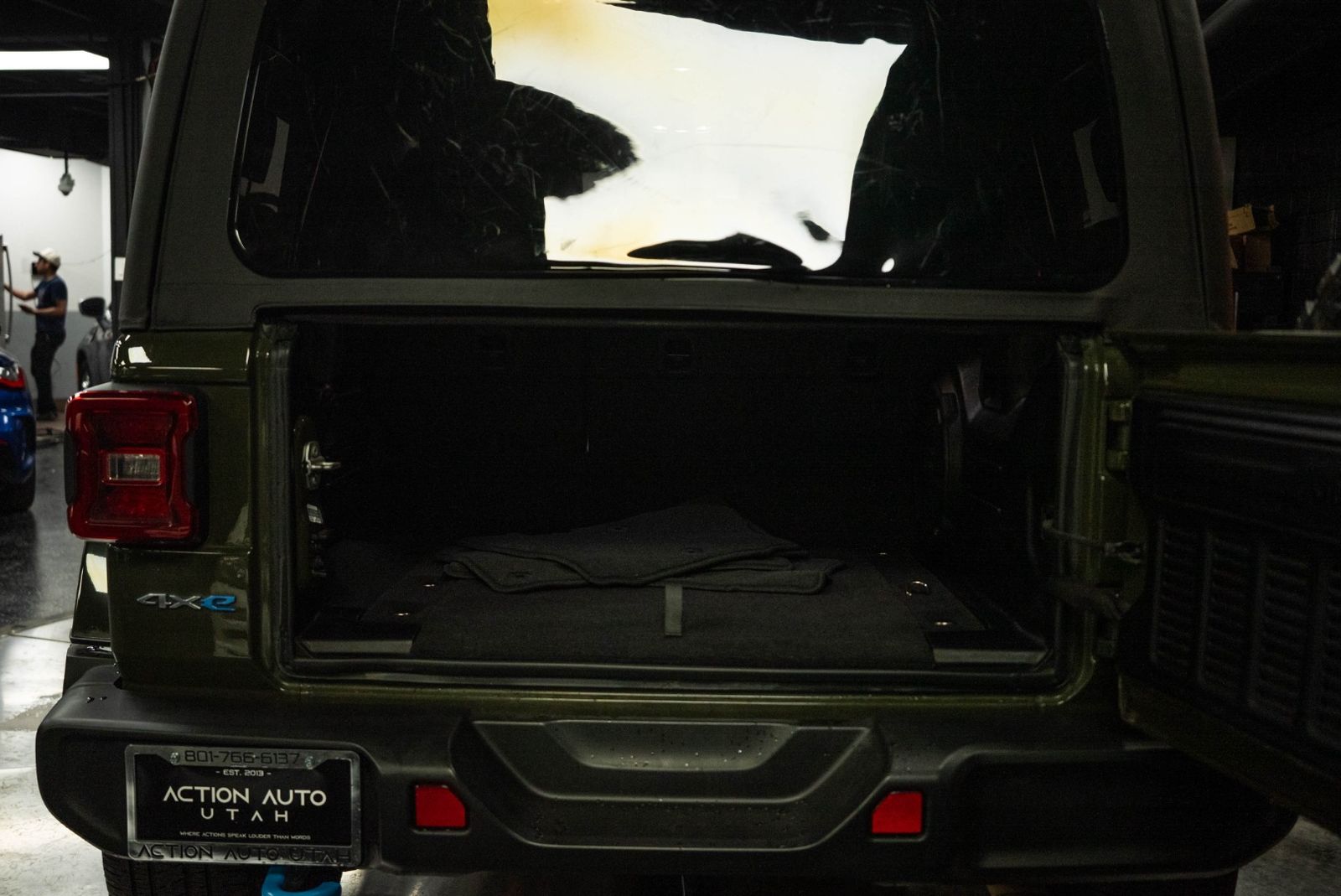 Main image 7