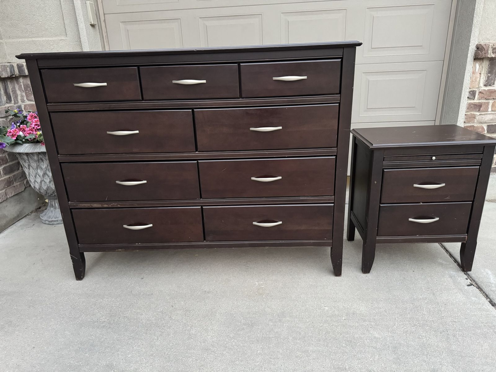 Bassett Dresser and Nightstand bedroom set