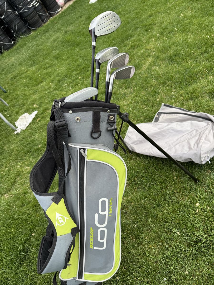 Dunlop Loco Jr Golf Clubs .(RH)
