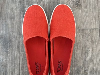 TOMS Size 8 Womens Shoes