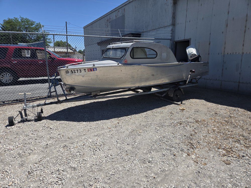 1980 AeroLiner Aluminum Cabin Boat – 40 HP Evinrude – Trailer Included