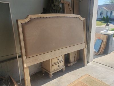 King Size Bed w/ 2 nightstands