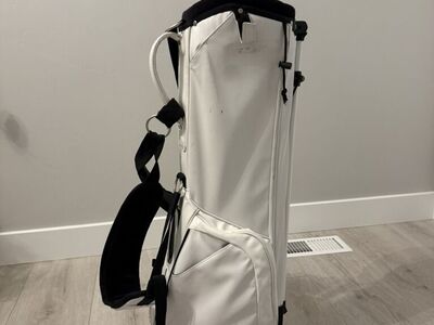 MNML Minimal Golf Stand Bag With Solar Charging