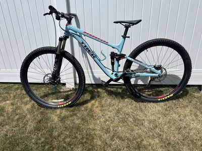 Trek Fuel EX 8 29er Full Suspension Mountain Bike – Medium – Fox Suspension