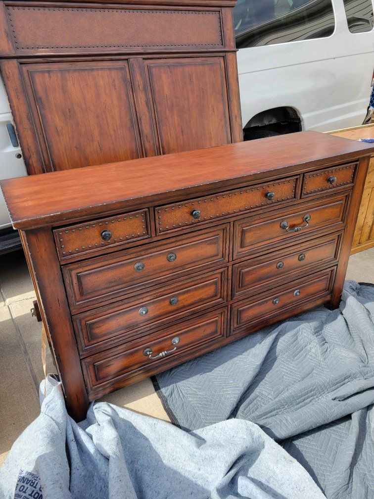 Gorgeous queen bed frame and matching dresser