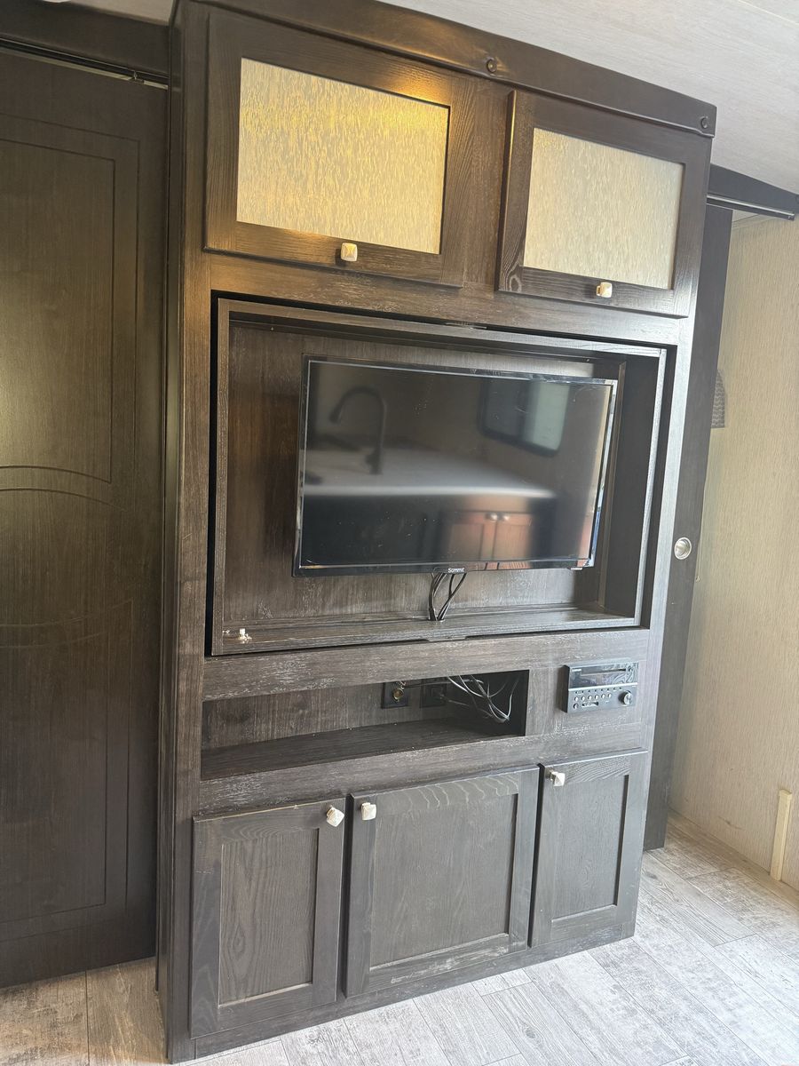 Main image 11