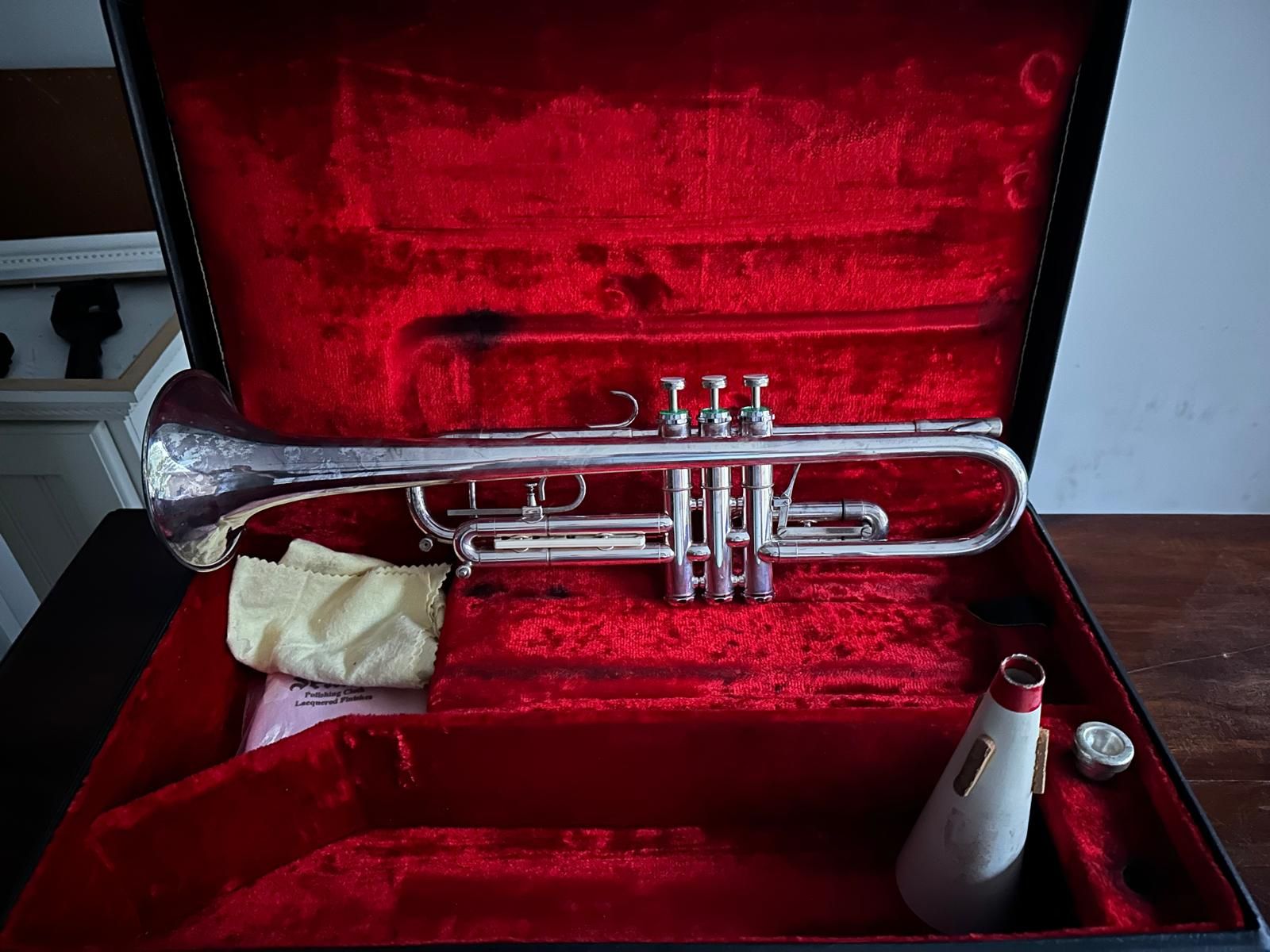 Vintage Getzen Capri Silver-Plated Bb Trumpet with Case and Mute