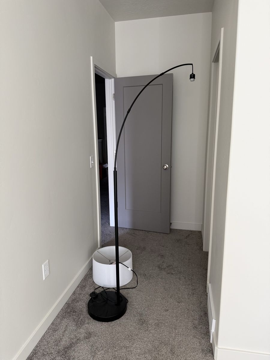 FLOOR LAMP