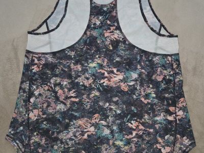 LNC Ladies Lululemon Sculpt Tank II Tops 2 available size 6/8