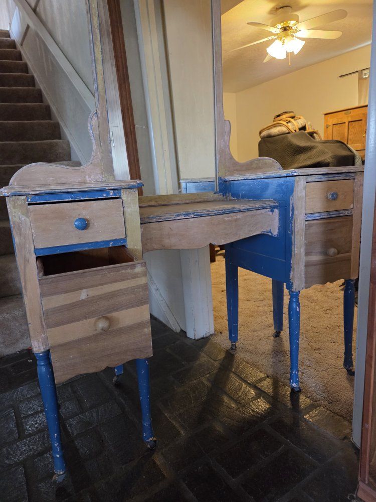 Vintage dresser