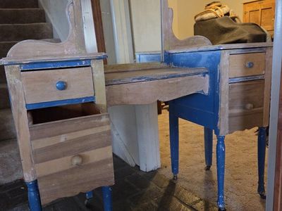 Vintage dresser