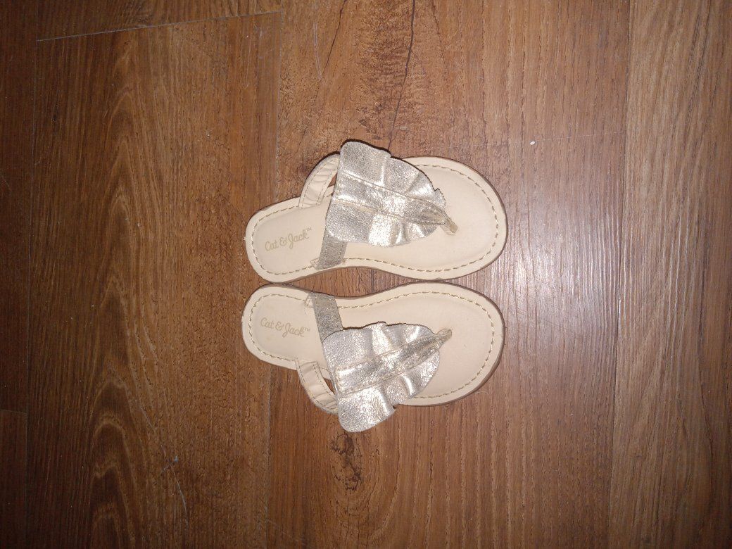 Cat & Jack Metallic Gold Ruffle Flip Flop Sandals Toddler Size 6