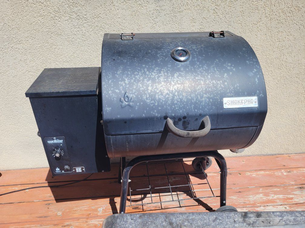Camp Chef SmokePro SE Pellet Grill Smoker