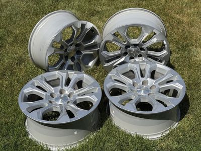 Silverado Tahoe Suburban Sierra Yukon 1500 20” wheels