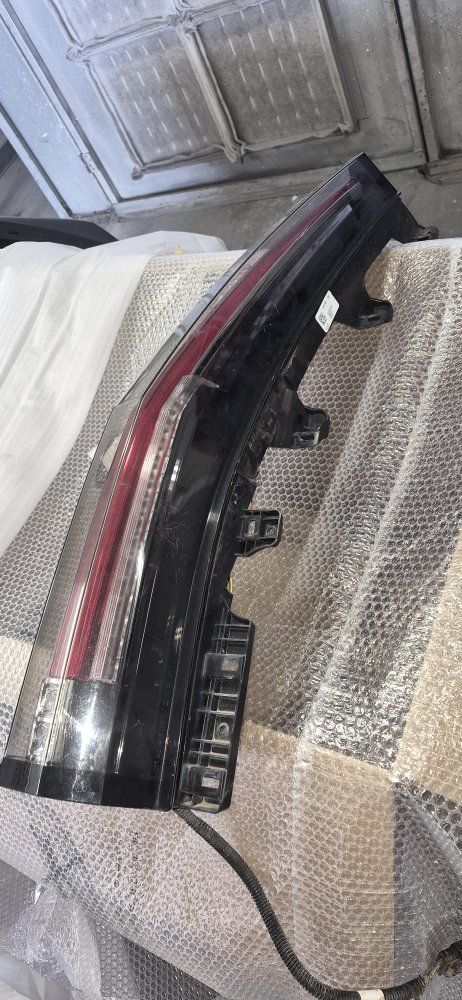 GM 84211920 Cadillac Rear Driver Side Stop Lamp (2015-2020 OEM)