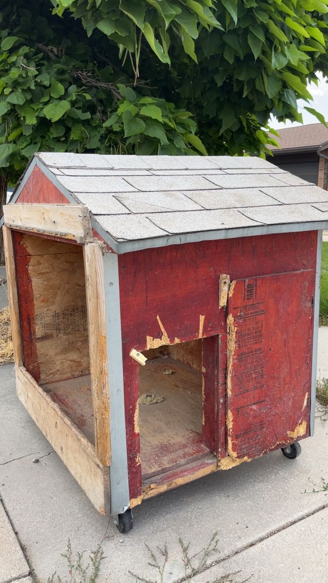 FREE DOG HOUSE