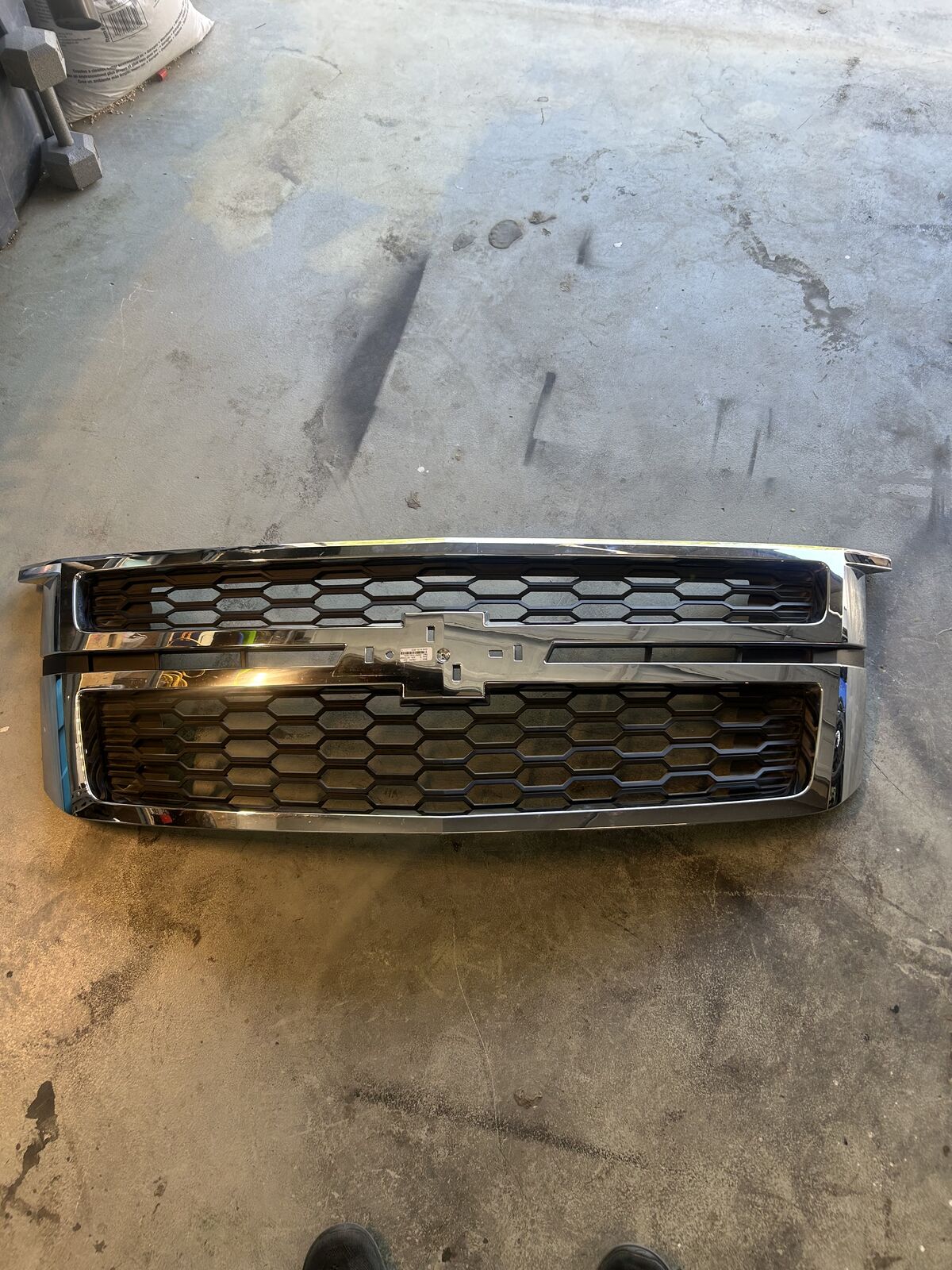 2015 Tahoe Front oem Grill