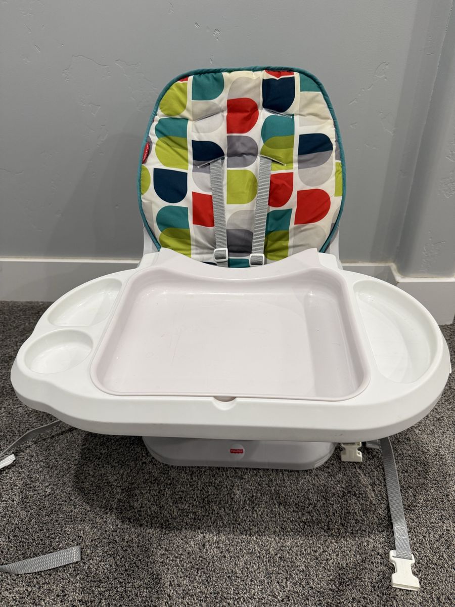 Fisher-Price SpaceSaver Simple Clean High Chair With Removable Tray