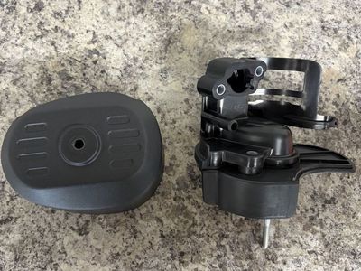Briggs and Stratton Black Plastic Engine Air Filter Cover & Housing for Small Engines, Part Number: 591034
