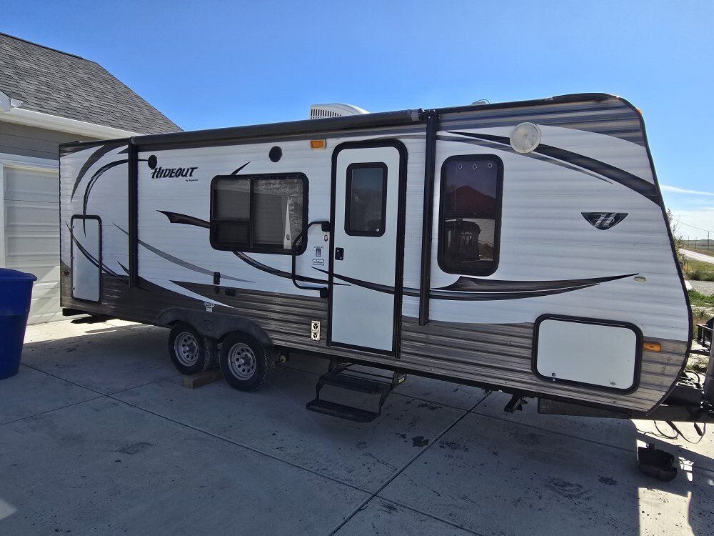 2015 Keystone Hideout 24BHWE