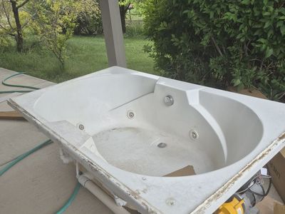 jetted tub 6 ft. works well