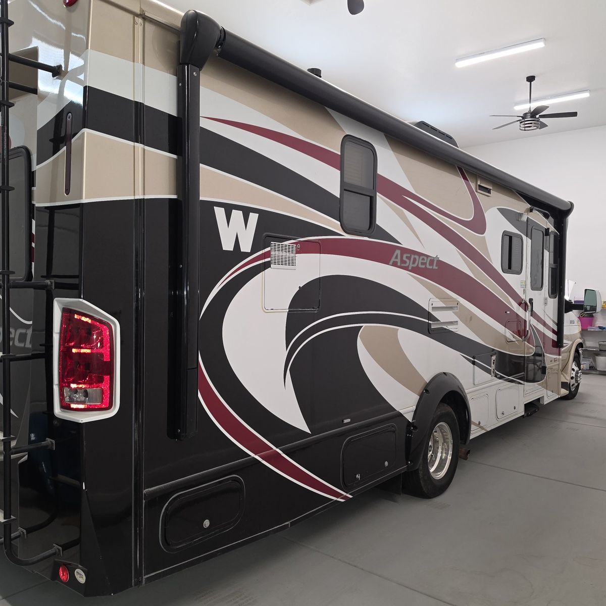 2011 Winnebago Aspect