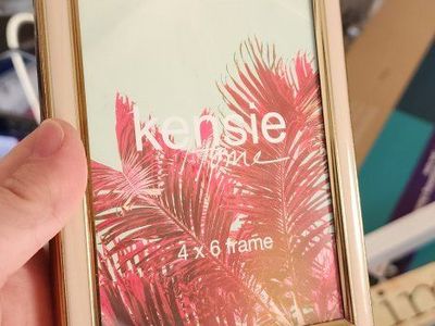 Kensie Home 4x6 Gold Picture Frame - New with Tags, Still in Packaging