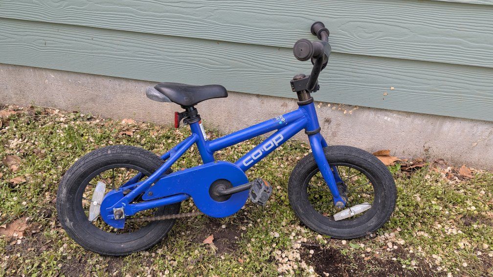 REI Co-op kids bike in good condition. 12 inch size, perfect for toddlers learning to ride.