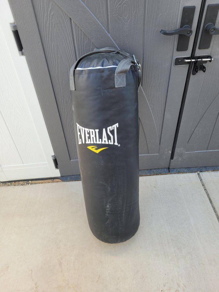 Everlast Heavy Bag - Black Punching Bag for Boxing & MMA Training - Used