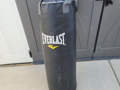 Everlast Heavy Bag - Black Punching Bag for Boxing & MMA Training - Used