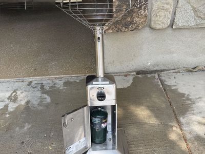 Outdoor heat lamp