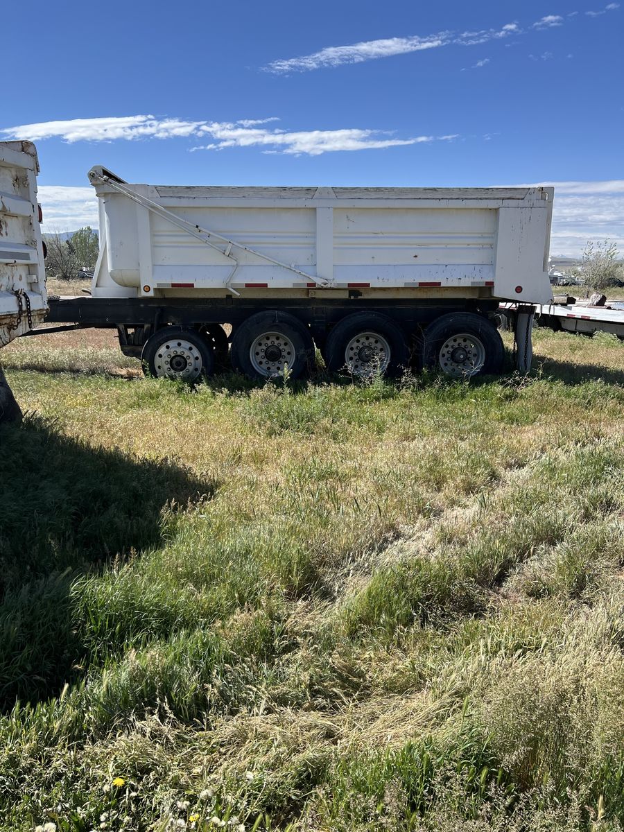 1994 Clement pup trailer