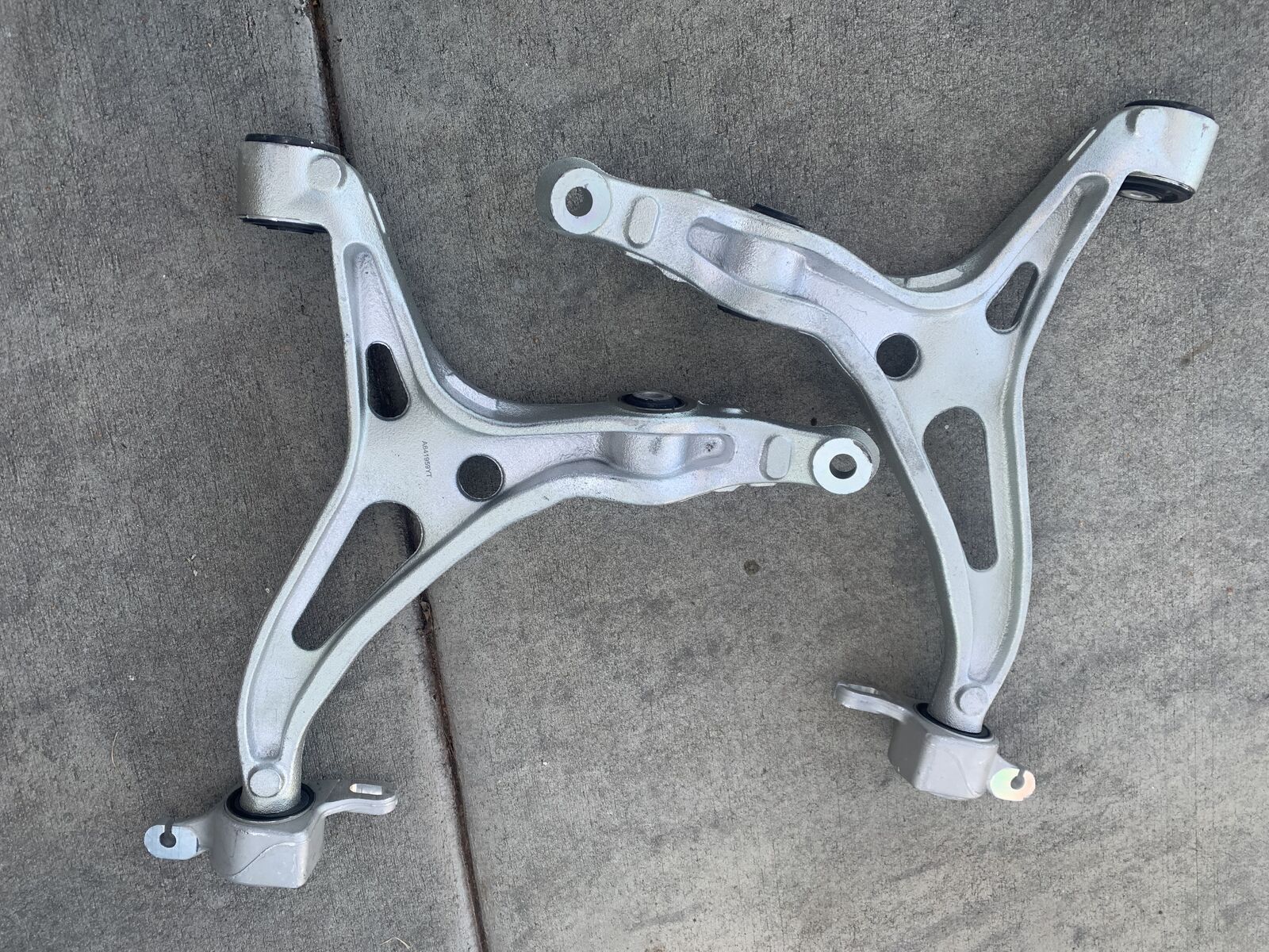 R & L Front Lower Control Arm Arms for 07-11 Mercedes-Benz GL450