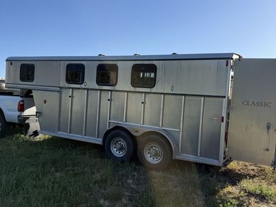 2004 Classic Westerner Gooseneck 3-Horse Slant Trailer - Lighter & Easy to Pull