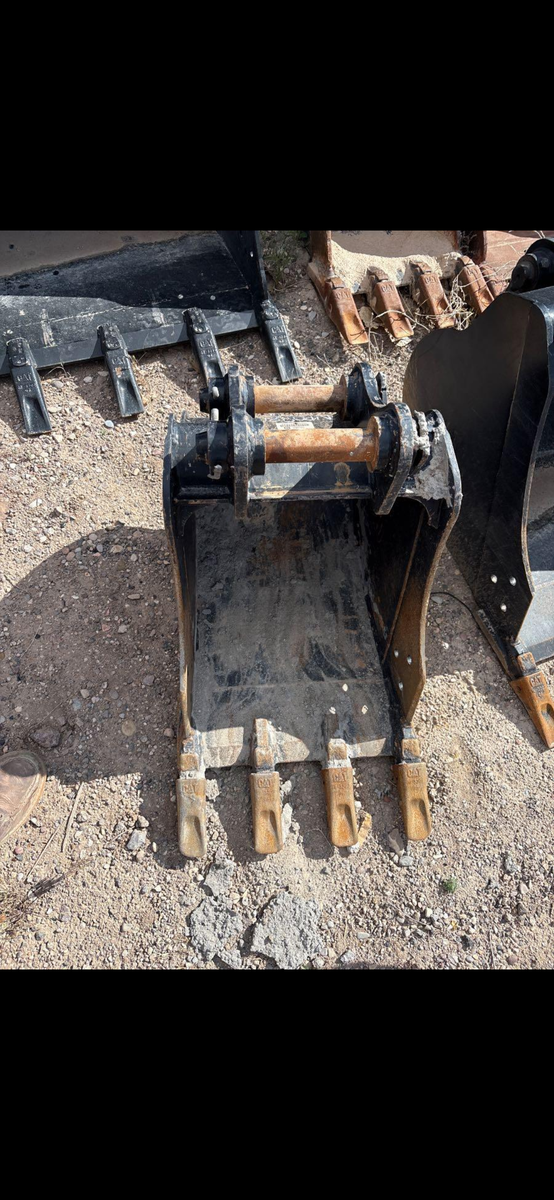 CAT Caterpillar 303 / 304 Excavator Bucket 24”