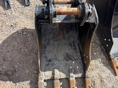 CAT Caterpillar 303 / 304 Excavator Bucket 24”