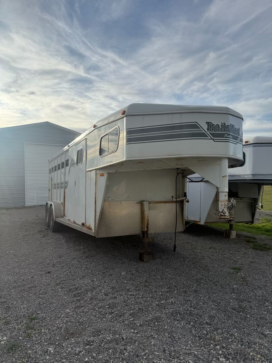 1997 TrailsWest 4 Horse