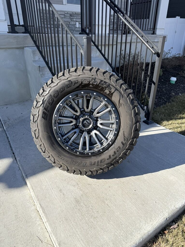 Dodge ram 3500 Chevy Rims and Tires 37/12.50R20