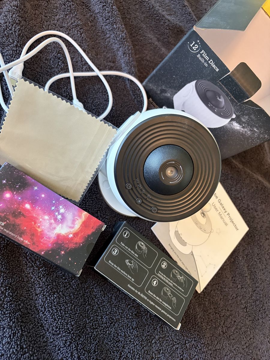 Shenzhen Bolong Technology BL-DQY02 Galaxy Projector 5W LED HD Rotatable with 12 Film Discs