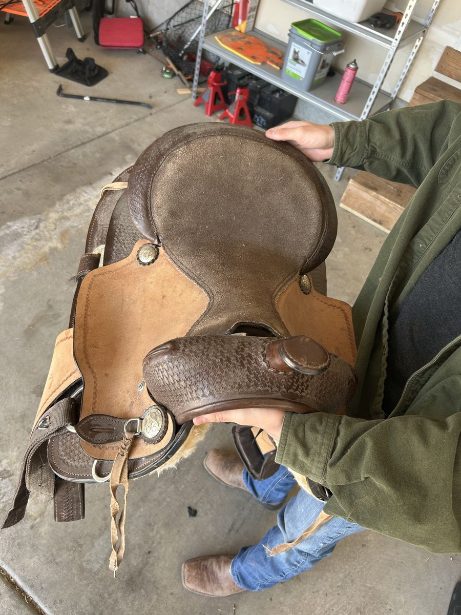 Western saddle