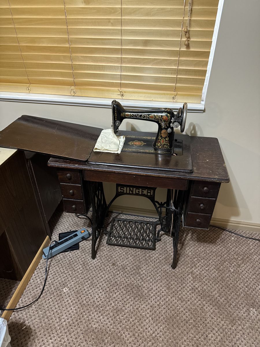 Singer Pedal Sewing Machine Opperational