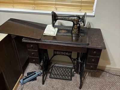 Singer Pedal Sewing Machine Opperational